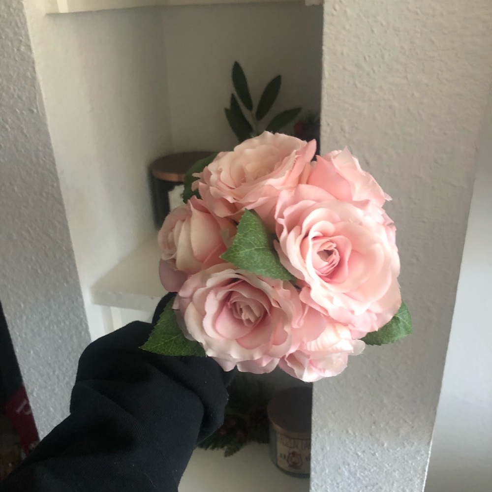 Cute flower decor! - Picture 2 of 2